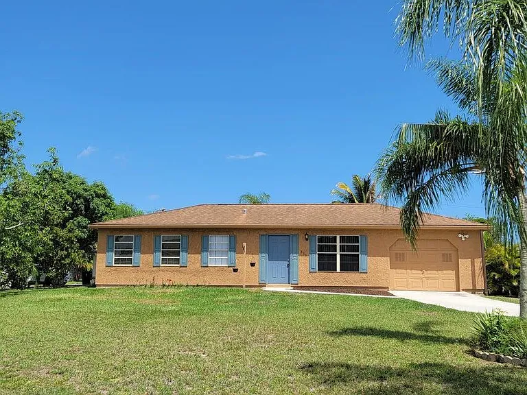 311 SW Virden Ct — Photo 1