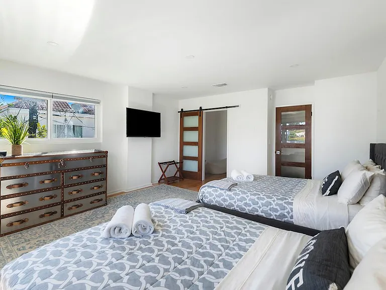12339 Gorham Ave — Photo 10
