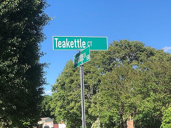 3rd image of 1509 Teakettle Ct