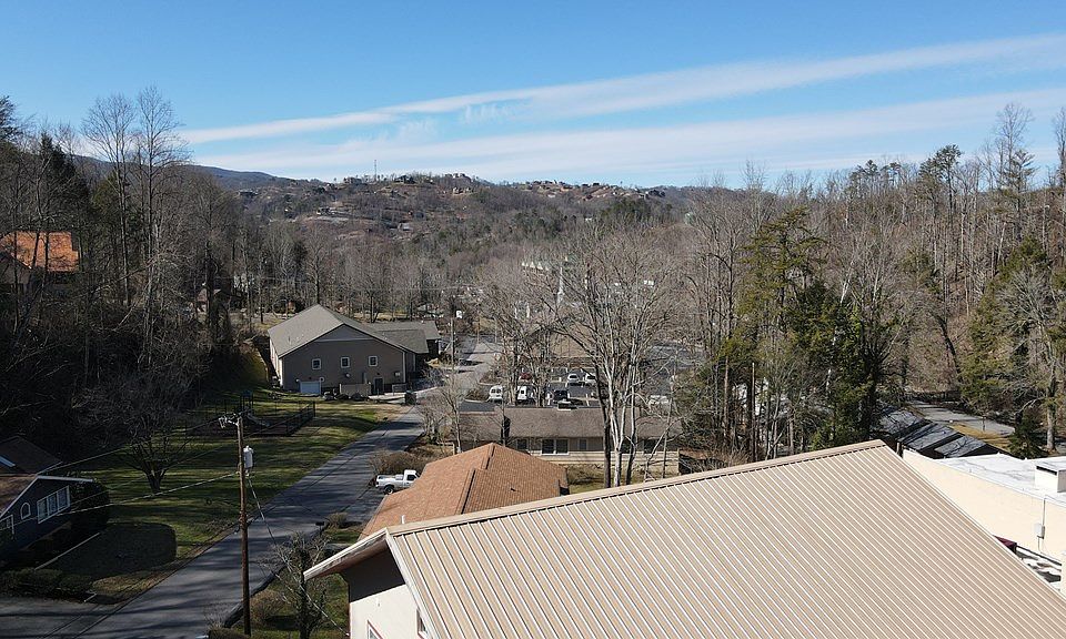 303 Church St, Gatlinburg, TN 37738 Zillow