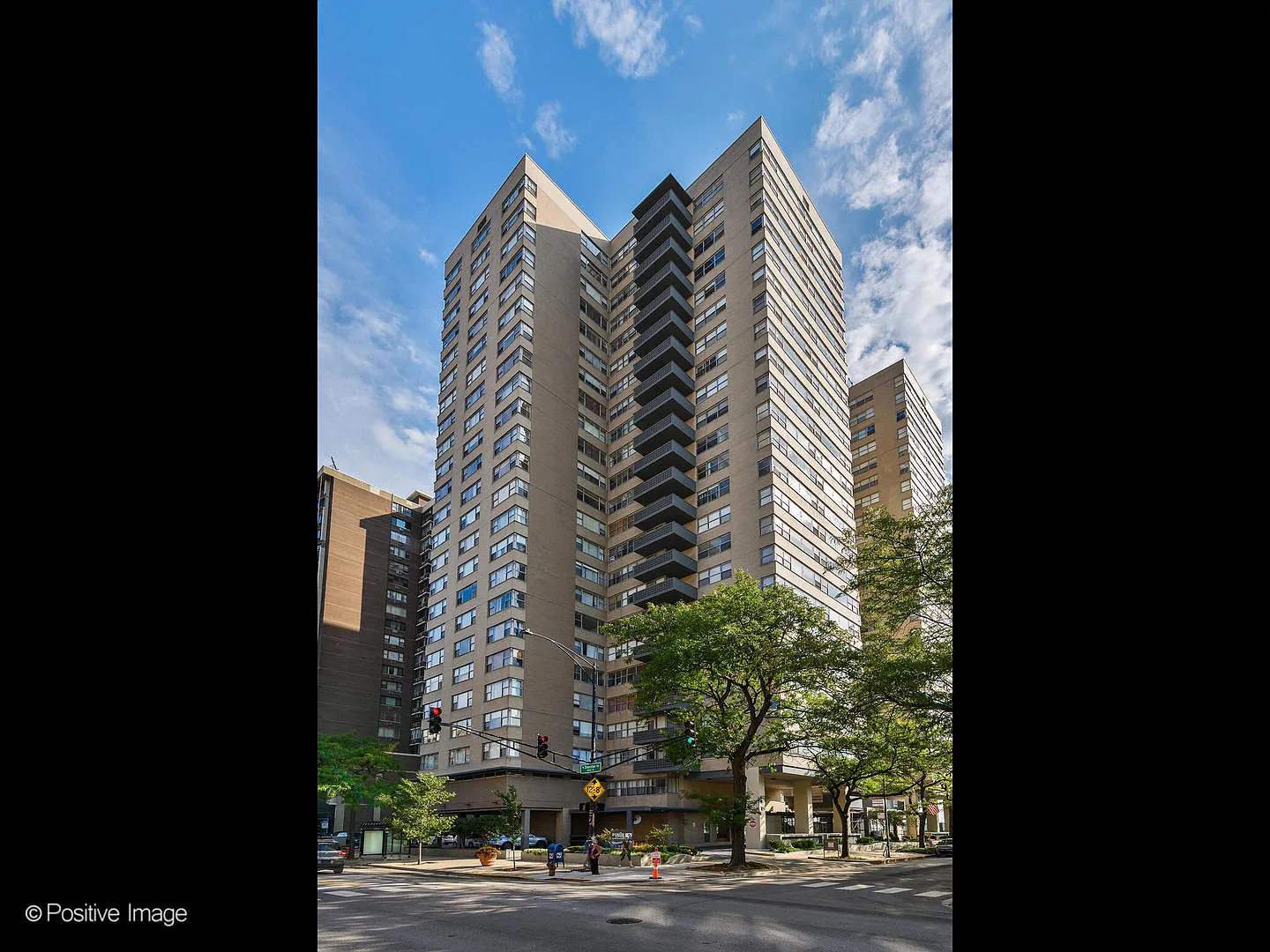 6301 N Sheridan Rd APT 14O photo 1