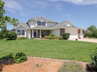 5734 W Mustang Rd, Cedar Rapids, IA 52411