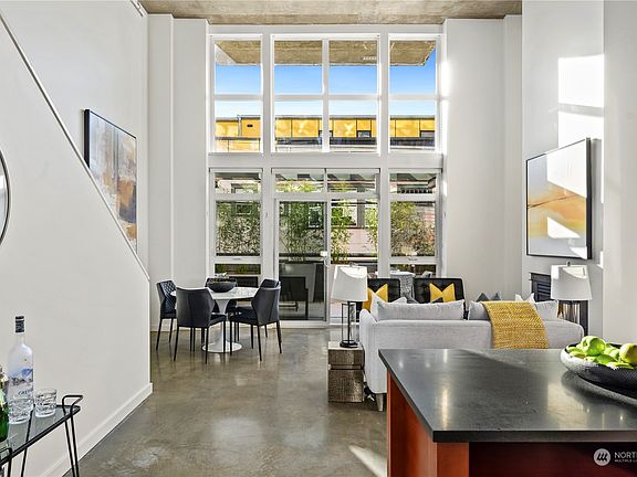 5th image of 125 E Lynn Street #102