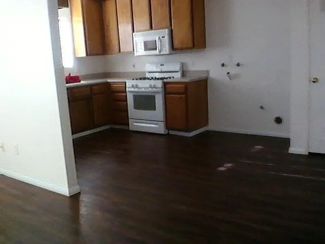 21220 Madre St — Photo 2