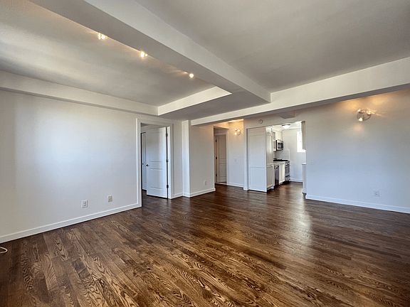 4th image of 752 W End Ave APT 22J
