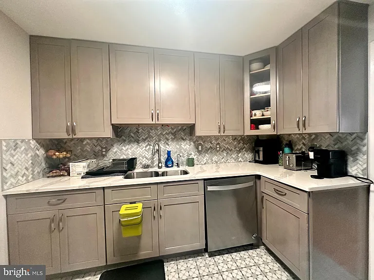 163 Thoreau Dr — Photo 10