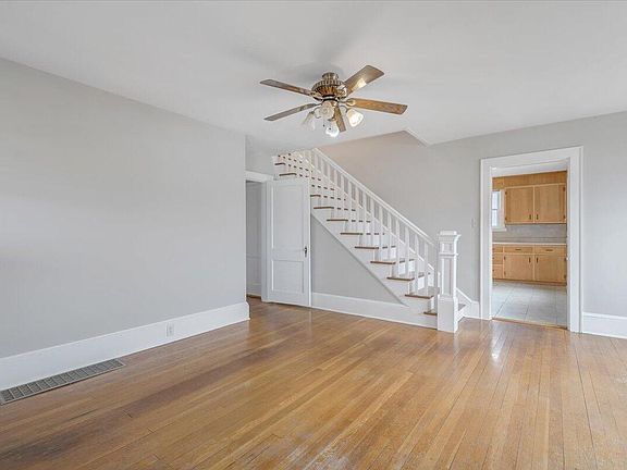 3rd image of 320 Pell Ave