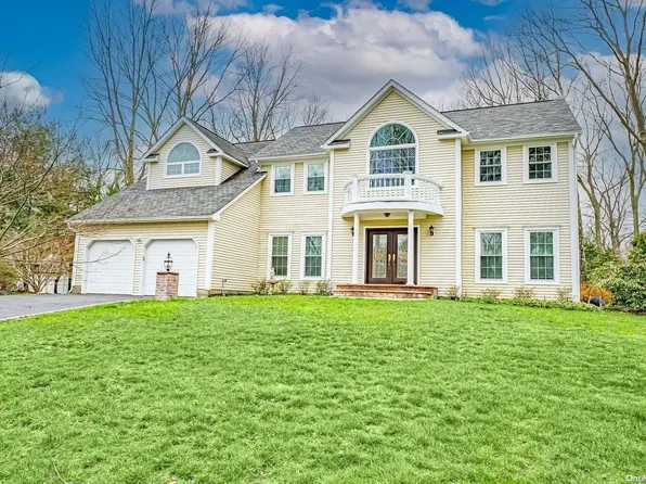 12 Robert Crescent, Stony Brook, NY 11790