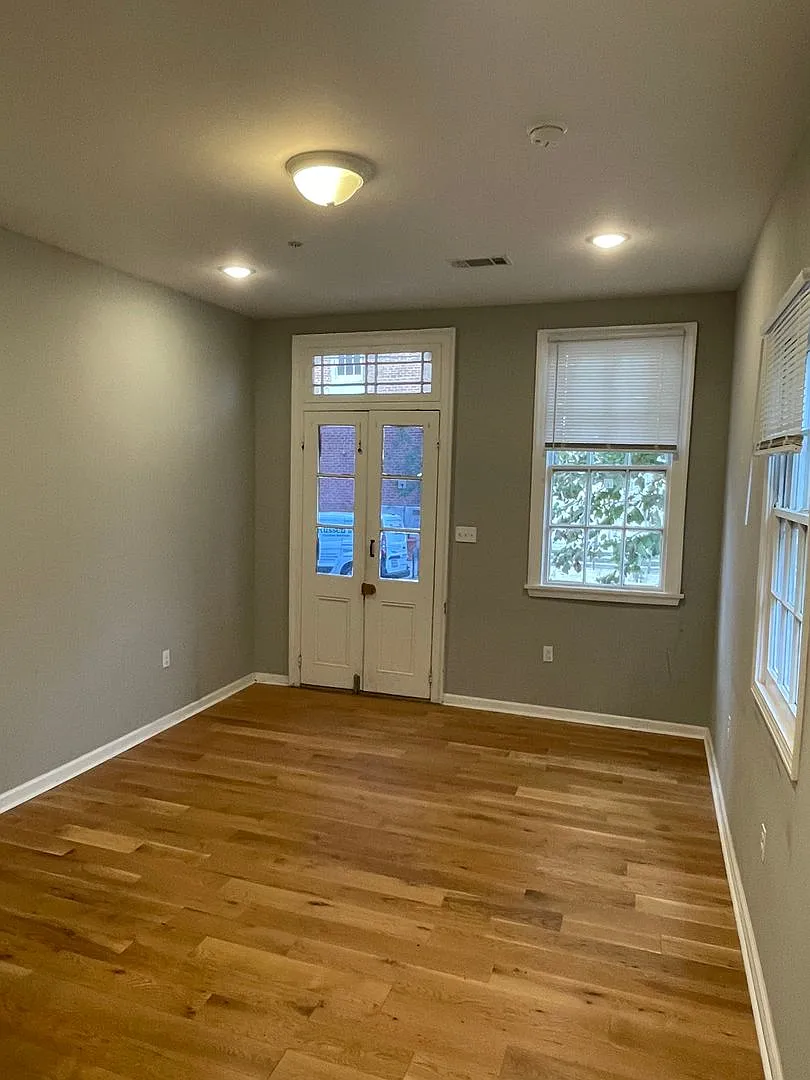 2322 Burgundy Street — Photo 4