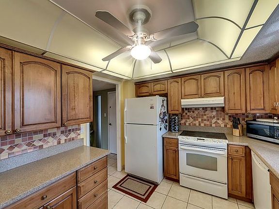 3rd image of 1400 Barcarrota Blvd #401