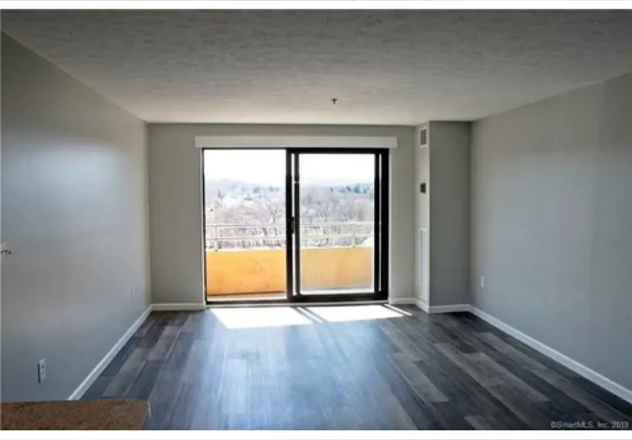 2 bed, 1075 sqft, $2,000 — Photo 3