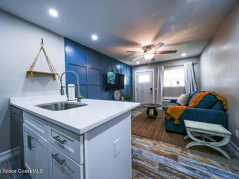 208 W Seminole Ave #4 — Photo 4