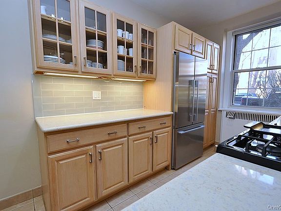 3rd image of 253 Garth Road #1T