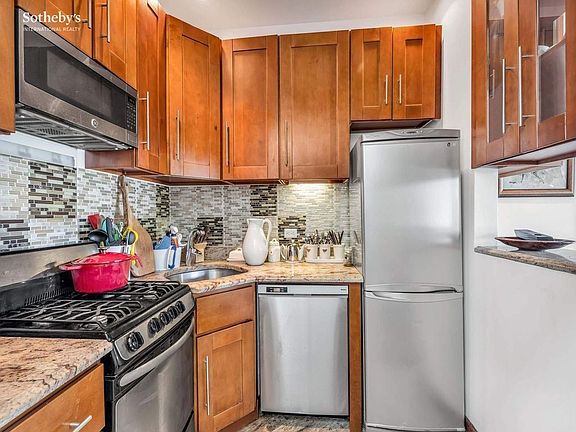 4th image of 50 W 91st St APT 4