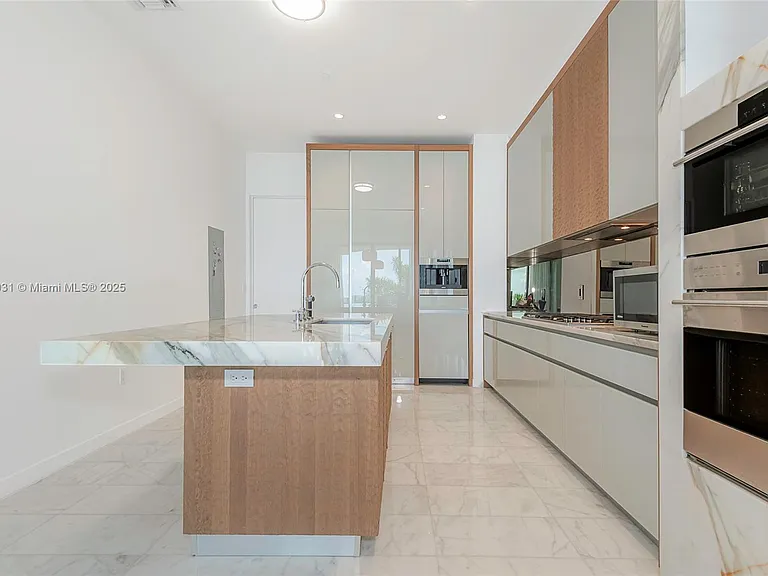 2821 S Bayshore Dr #7B — Photo 12