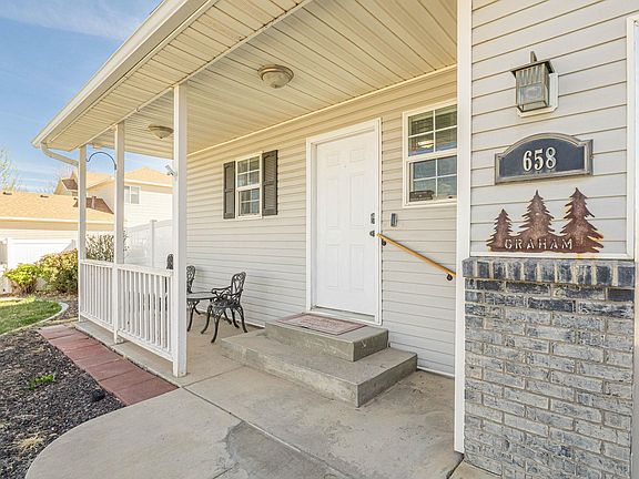 5th image of 658 Stone Mountain Dr
