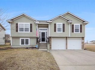 611 Hibiscus Dr, Belton, MO 64012
