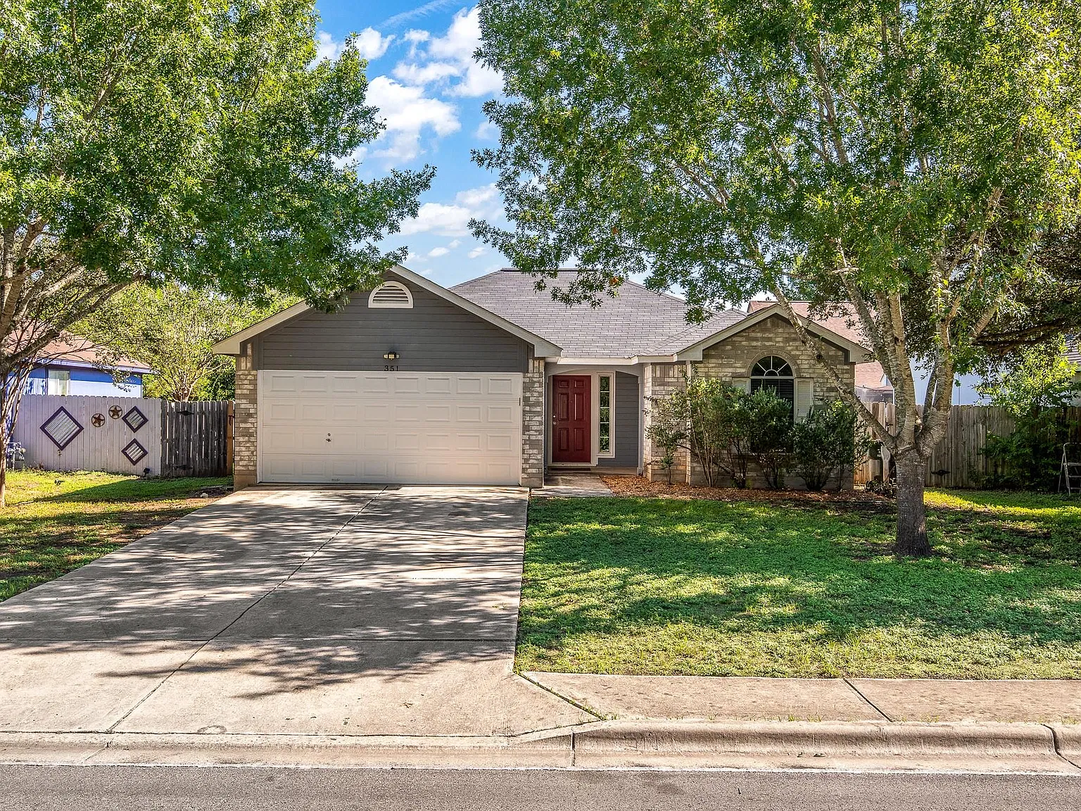 3 bed, 2.0 bath, 1207 sqft, $1,595 — Photo 1