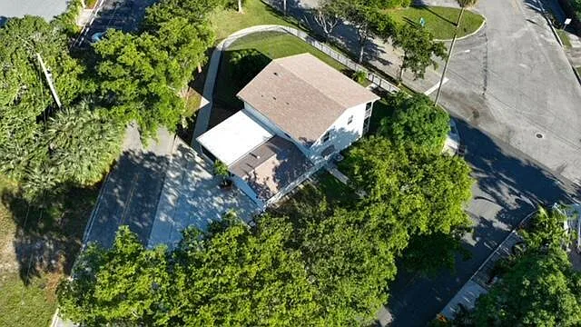 2233 Dock St — Photo 36
