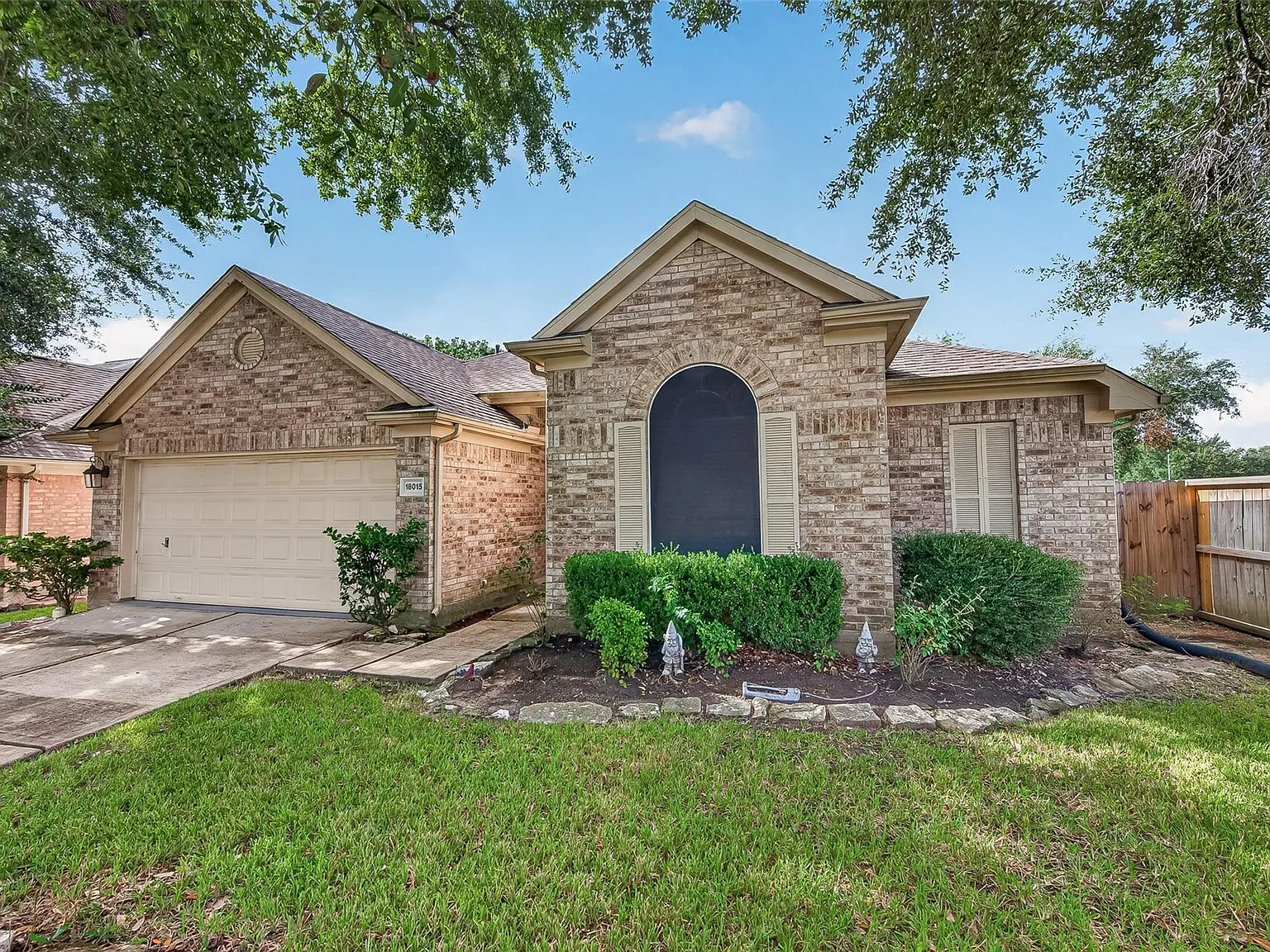 3 bed, 2.0 bath, 1645 sqft, $2,150 — Photo 2