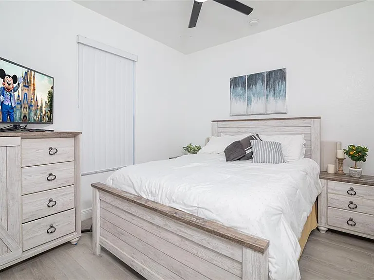 733 Calabria Ave — Photo 8