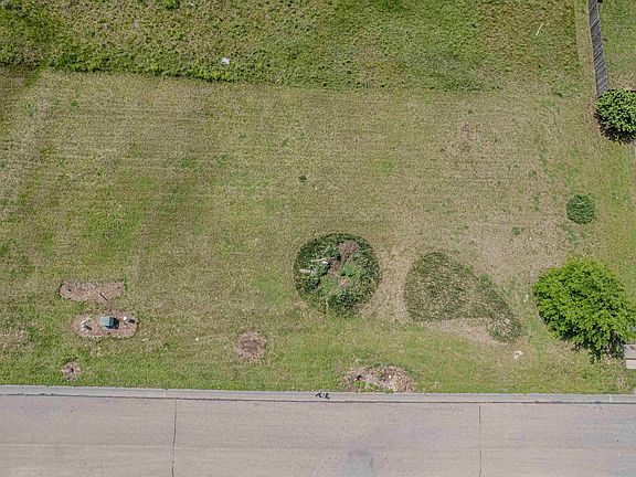 2nd image of 2713 Elm Creek Dr