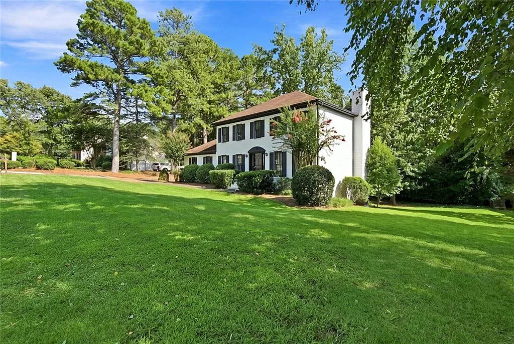 5 bed, 2.5 bath, 3048 sqft, $3,500 — Photo 3