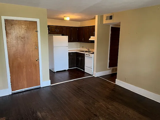 510 W Walnut St #7 — Photo 8