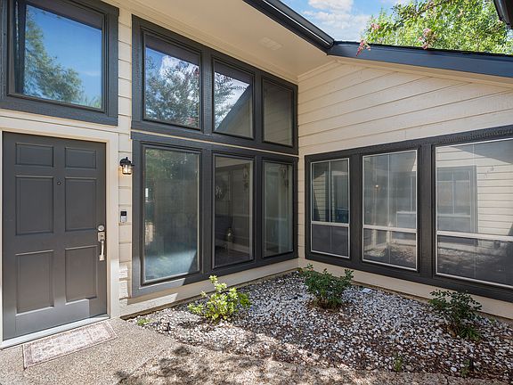 4th image of 15134 Corona Del Mar Dr