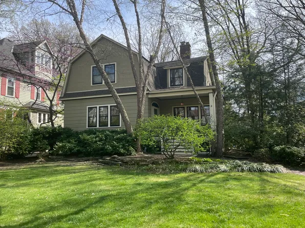 2 Elizabeth Ct, Oak Park, IL 60302