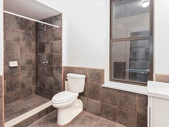 5th image of 284 Mulberry St APT 18