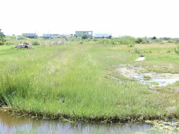 179 Rosethorn Ln, Grand Isle, LA 70358