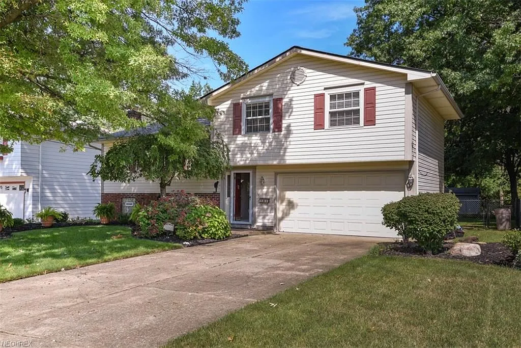 21060 N Vancey Dr photo 1
