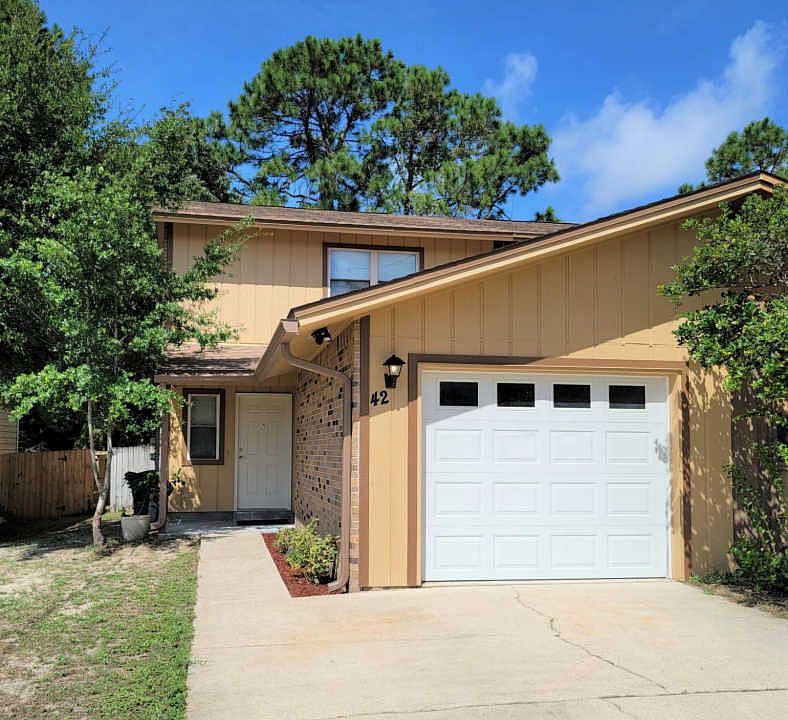 1st image of 42 Baywood Ct