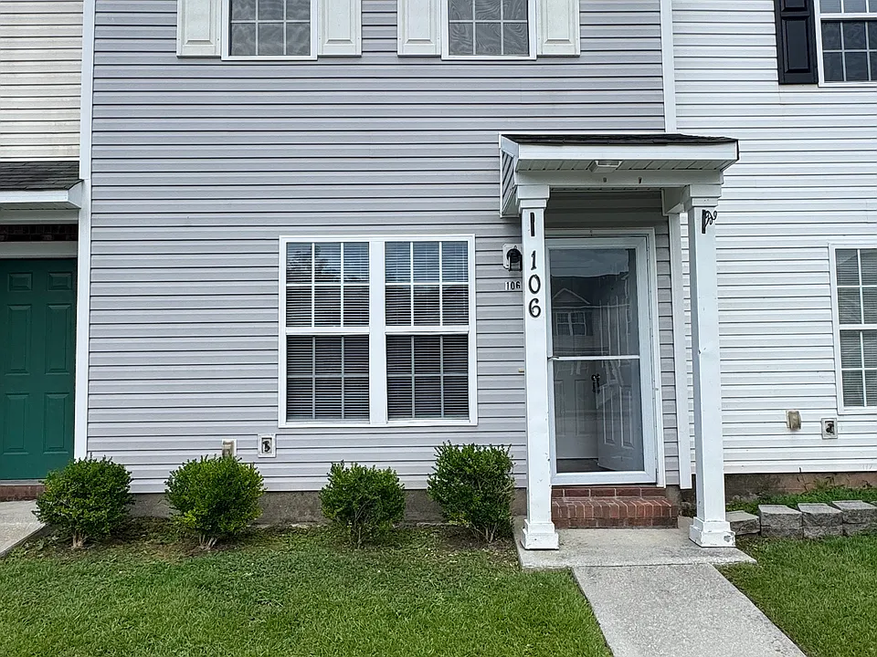 106 Woodlake Ct
