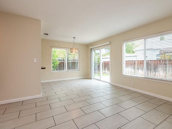 3rd image of 3385 Onslow Way