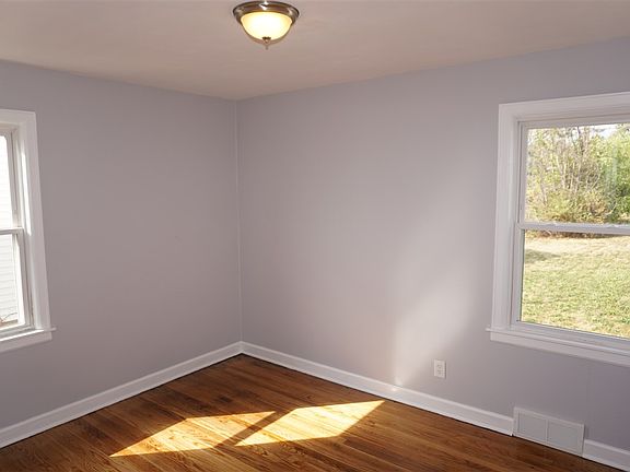 5th image of 2823 Custer Ave