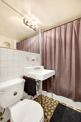 Rented by Cooper & Cooper Real Estate | media 18