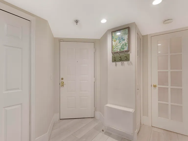 955 Egret Cir #102 — Photo 4