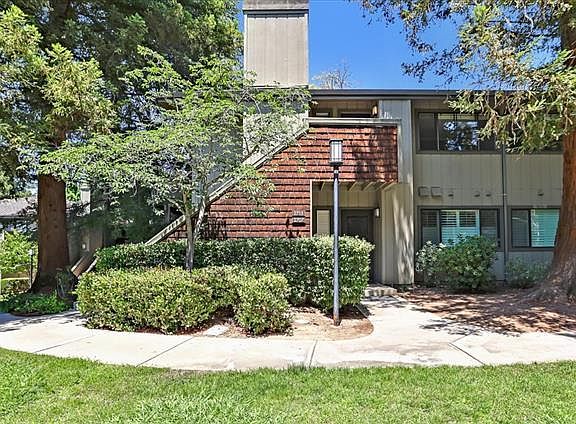 2nd image of 2715 La Terrace Cir #2715