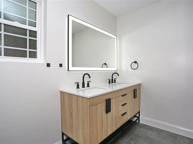 1097 W Route 1 #211-1 — Photo 23