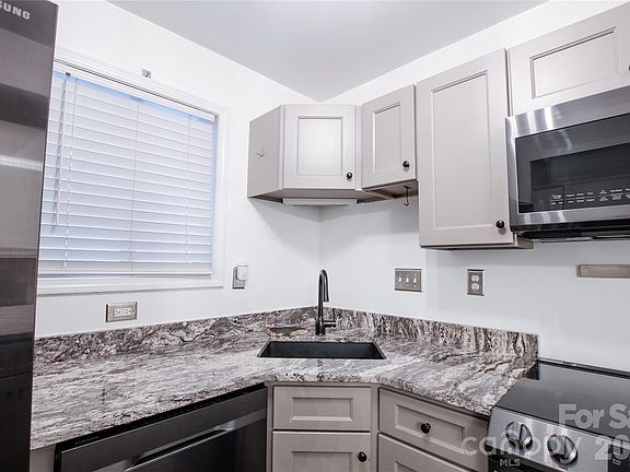 5th image of 100 Willow Run Dr APT 2