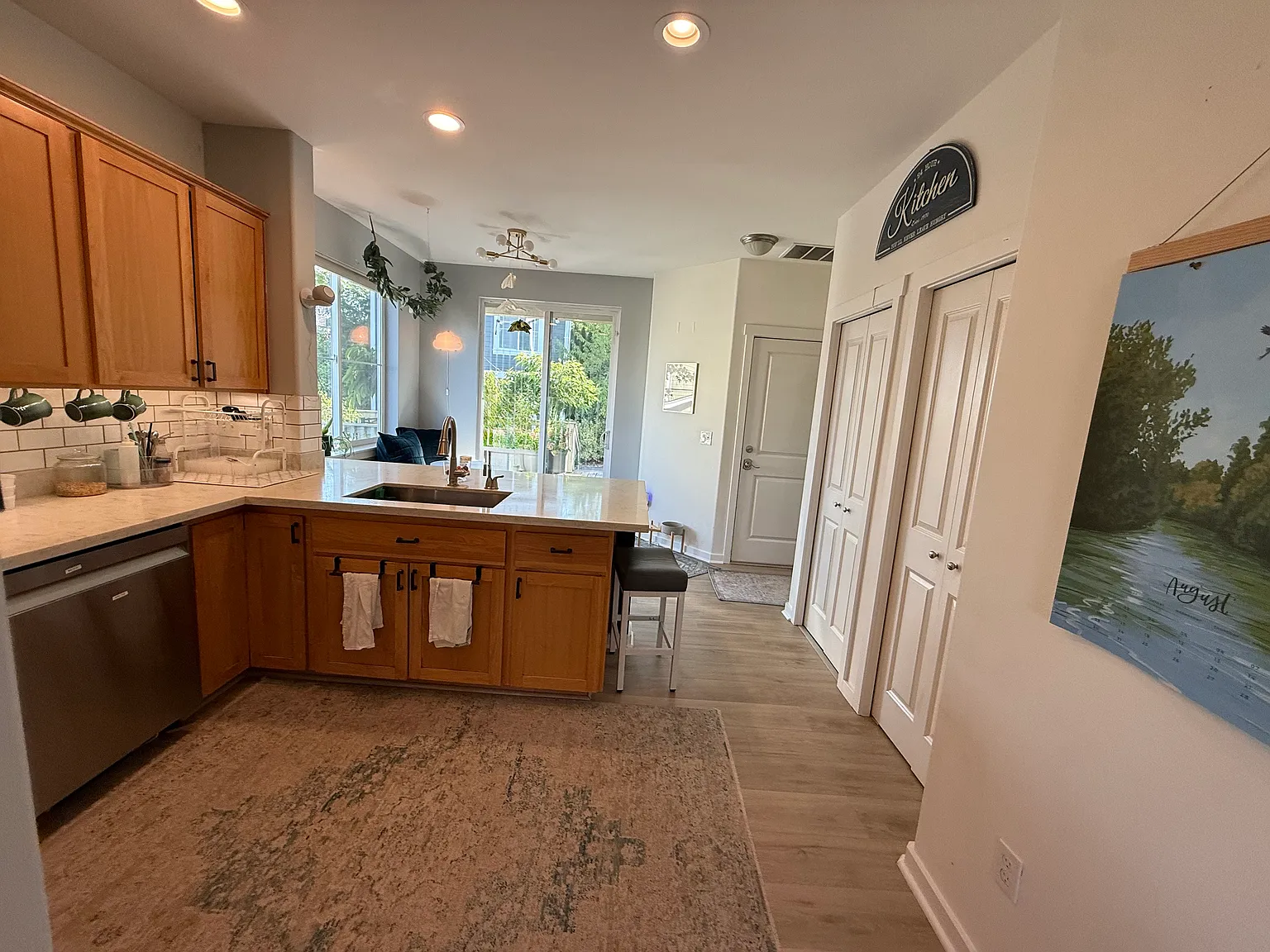 4 bed, 1922 sqft, $4,300 — Photo 3