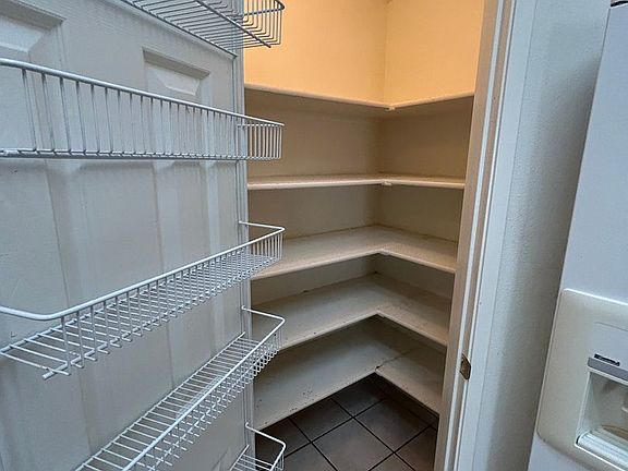 4th image of 551 W Windsor Dr