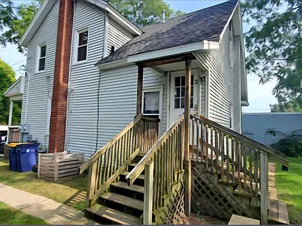 1st image of 850 Fulton St W