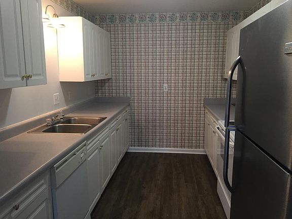 4th image of 126 Oakmont Dr APT 4