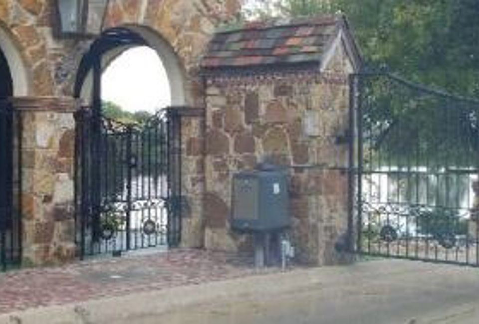 2nd image of 5163 Normandy Dr