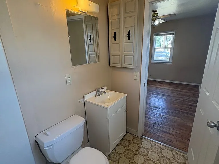 504 Howard Ave — Photo 11