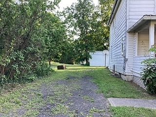 2nd image of 11 Maple St