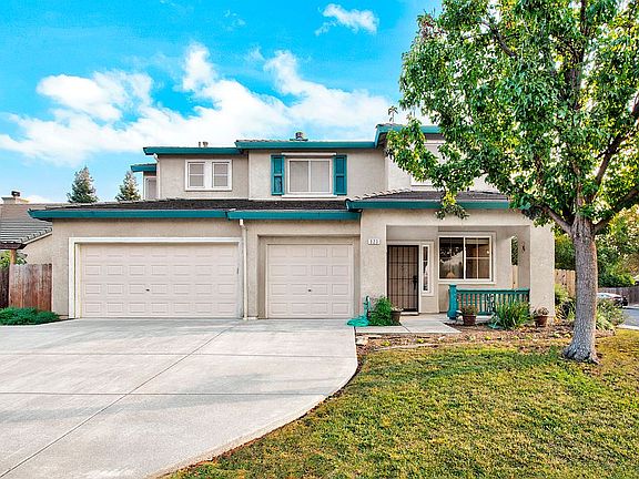 3rd image of 923 Youngsdale Dr